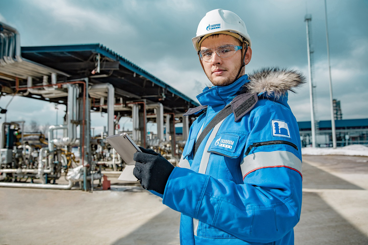 «Газпром нефть» поставила свыше 500 тыс. л. топлива для бесплатной заправки медицинских автомобилей
