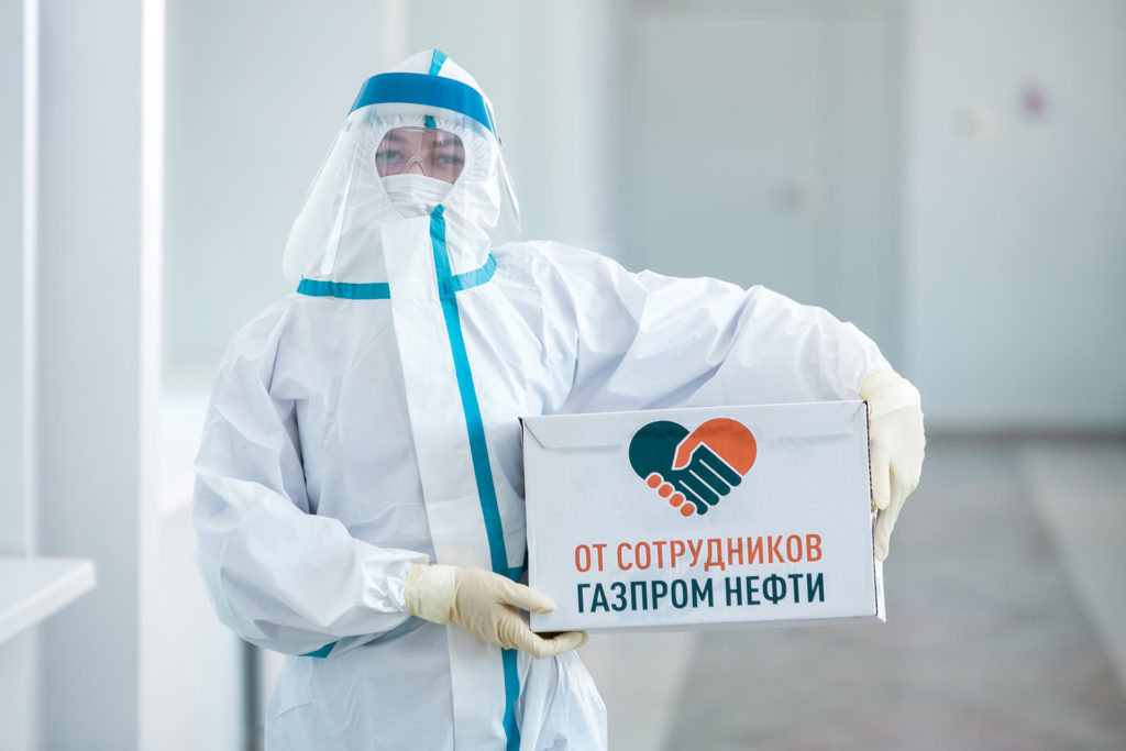 Руководители «Газпром нефти» помогли детским онкологическим медучреждениям